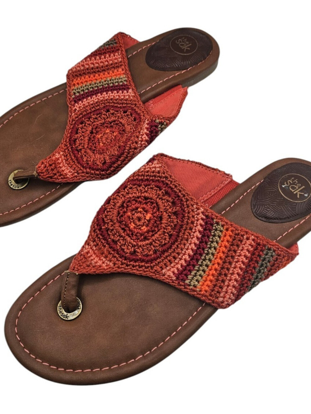 The Sak Womens Sz 8 Shana thong sandals in a multicolored rainbow stripe crochet